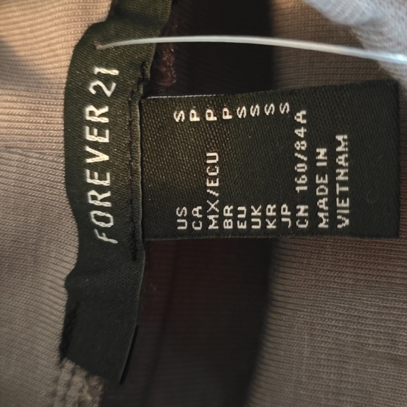 FOREVER 21 BUNDLE OF 2 WOMEN'S JUNIOR TURTLENECK TOPS GRAY & BLACK SIZE SMALL - Picture 14 of 16